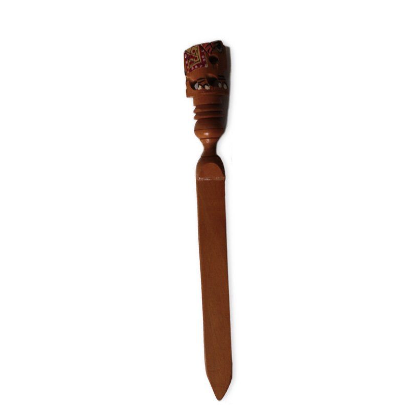Tagliacarte di legno intagliato a mano
