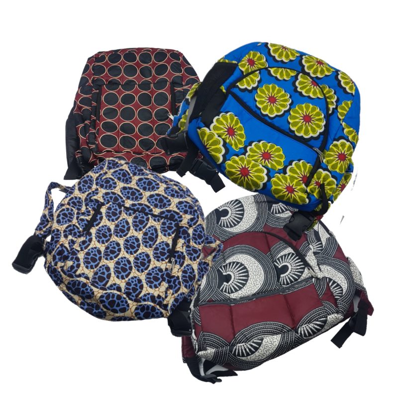 Quattro zaini di stoffa africana con fantasie diverse